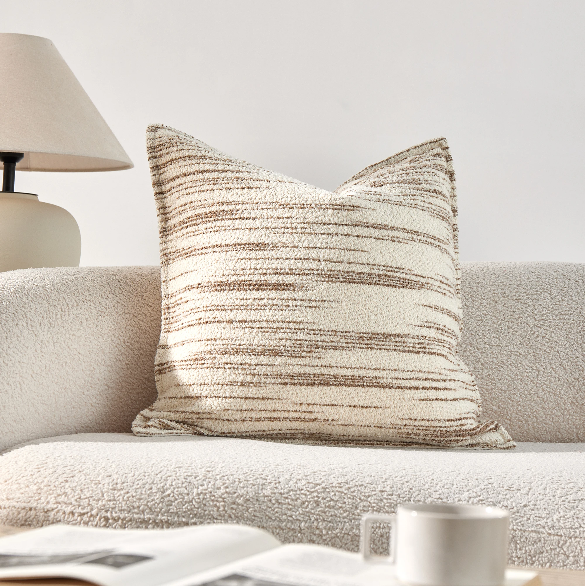 1 шт. бежевая наволочка с акцентом какао-букле 18x18 20x20 — текстурированная полоска спереди, мягкая бархатная задняя часть, теплая нейтральная квадратная наволочка
1 шт. бежевая наволочка с акцентом какао-букле 18x18 20x20 — текстурированная полоска спереди, мягкая бархатная задняя часть, теплая нейтральная квадратная наволочка