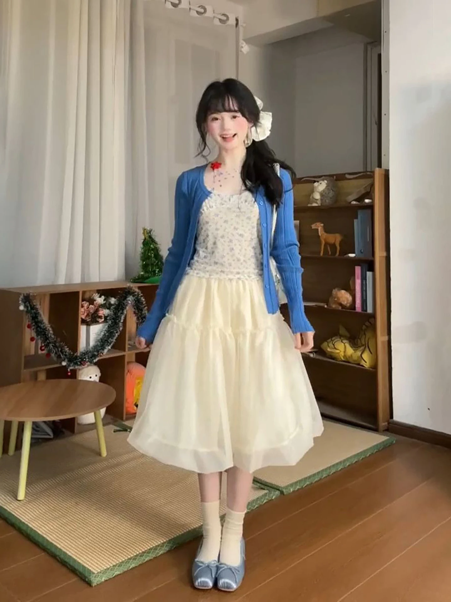 Sweet Summer New Style Blue Knitted Cardigan Floral Halter Neck Top Half Skirt Three Piece Set for Young Girls Casual Wear
Sweet Summer New Style Blue Knitted Cardigan Floral Halter Neck Top Half Skirt Three Piece Set for Young Girls Casual Wear