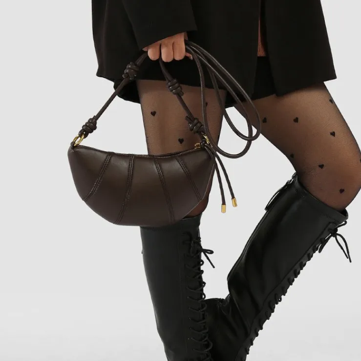 Creative Elegant Croissant Shoulder Bag Korean Style PU Leather Neck Hanging Wallet Mini Solid Color Small Storage Dumpling Bag
Creative Elegant Croissant Shoulder Bag Korean Style PU Leather Neck Hanging Wallet Mini Solid Color Small Storage Dumpling Bag