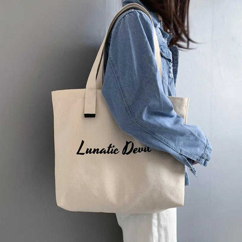 New Fashionable Flow Large Capacity Casual Lightweight Canvas Handbag Fashionable Street One Shoulder Package
New Fashionable Flow Large Capacity Casual Lightweight Canvas Handbag Fashionable Street One Shoulder Package