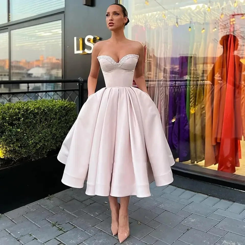 Simple Satin Midi Prom Dresses Sweetheart Strapless Beads Pleated Tea-Length A-Line Evening Gowns Formal Wedding Party Dresses
Simple Satin Midi Prom Dresses Sweetheart Strapless Beads Pleated Tea-Length A-Line Evening Gowns Formal Wedding Party Dresses