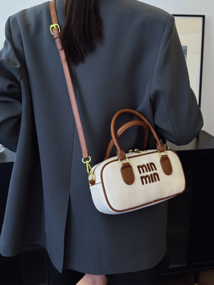 Luxury designer niche western style bowling bag female bag 2025 fashion portable small square bag shoulder messenger bag trend
Luxury designer niche western style bowling bag female bag 2025 fashion portable small square bag shoulder messenger bag trend