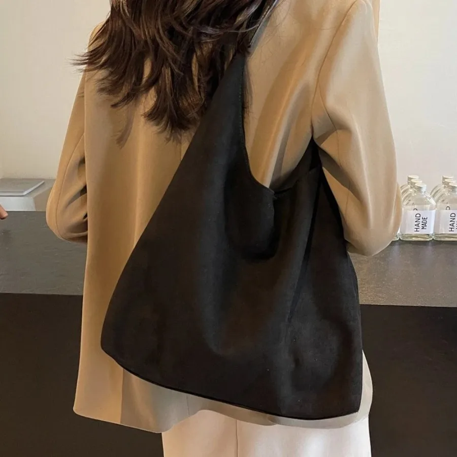 New fashion exquisite retro generous armpit suede handbag classic foreign flavor large capacity sub mother shoulder female bag
New fashion exquisite retro generous armpit suede handbag classic foreign flavor large capacity sub mother shoulder female bag