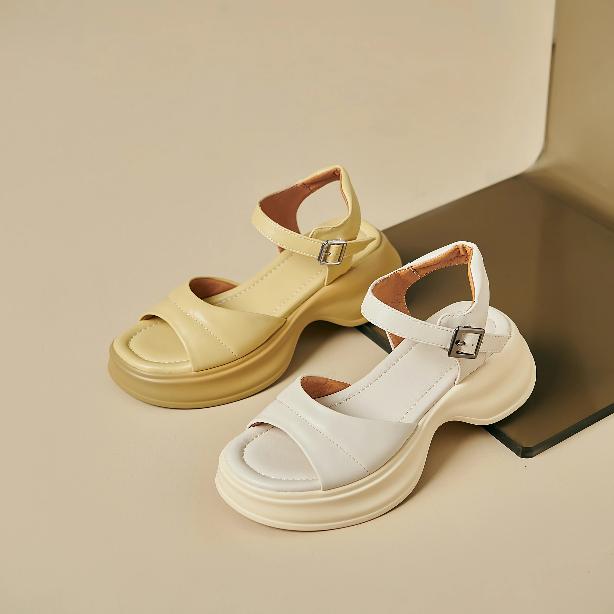 New Ladies Shoes High Quality One-word Buckle Women's Sandals Summer Solid Ankle-wrap Open Toe Low-heeled Beach Sandals Women
New Ladies Shoes High Quality One-word Buckle Women's Sandals Summer Solid Ankle-wrap Open Toe Low-heeled Beach Sandals Women