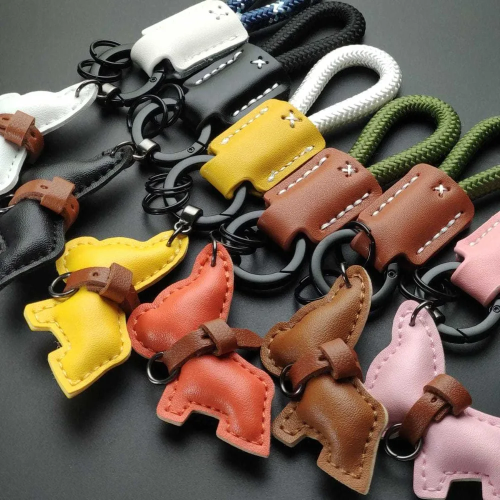 Handmade High-quality Leather Car Keychain for Small Dogs Cute Fighting Dog Pendant Keyring Creative Couple Gift Bag
Handmade High-quality Leather Car Keychain for Small Dogs Cute Fighting Dog Pendant Keyring Creative Couple Gift Bag