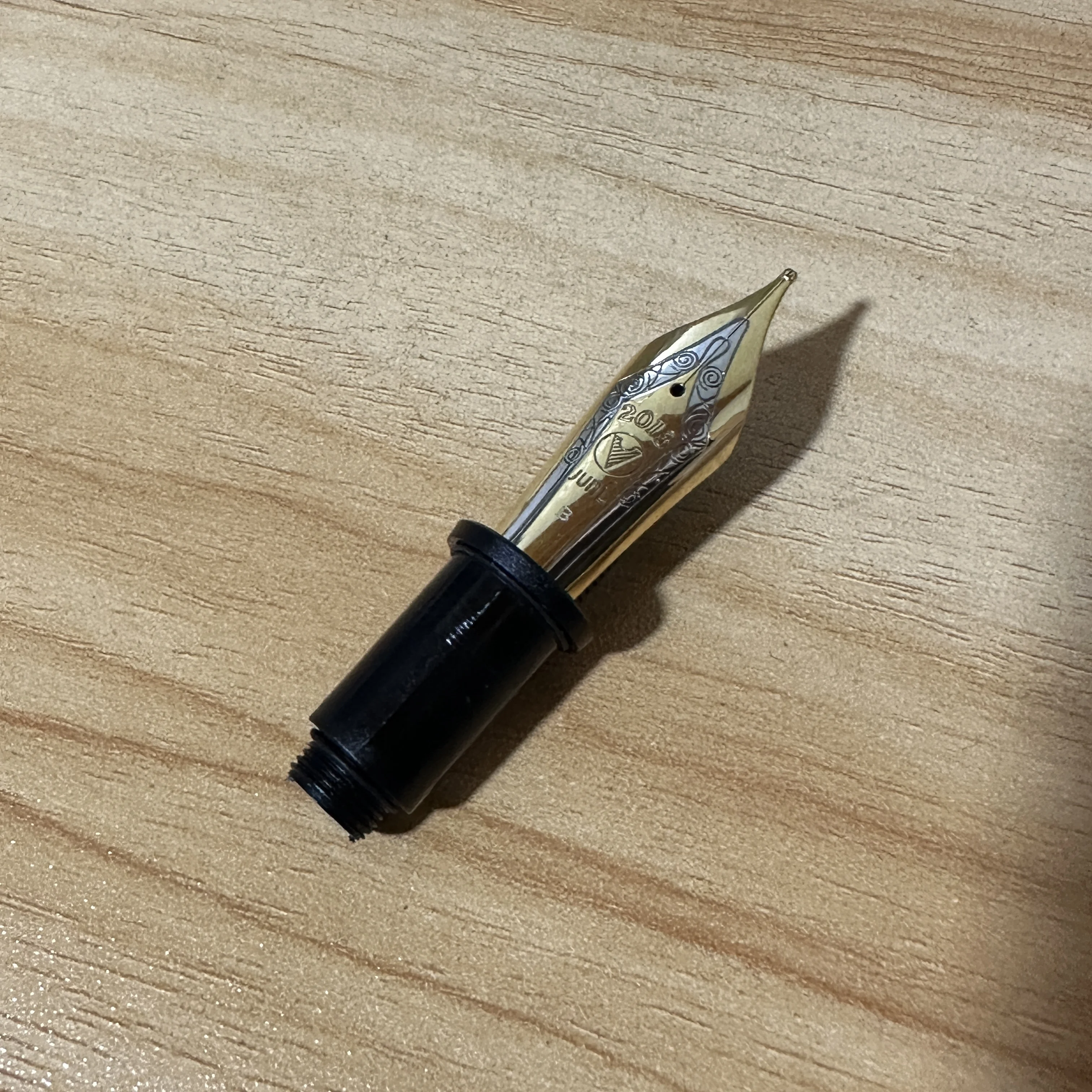 New WingSung Large N0.9 Iraurita F/M/B Nib Grip Section For WingSung 930 Fountain Pen Gift Accessories
New WingSung Large N0.9 Iraurita F/M/B Nib Grip Section For WingSung 930 Fountain Pen Gift Accessories