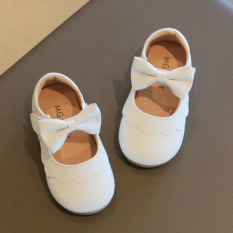 Разноцветные кожаные туфли с мягкой подошвой для девочек, весенне-осенние новые яркие кожаные дышащие туфли принцессы в английском стиле для маленьких девочек
Разноцветные кожаные туфли с мягкой подошвой для девочек, весенне-осенние новые яркие кожаные дышащие туфли принцессы в английском стиле для маленьких девочек