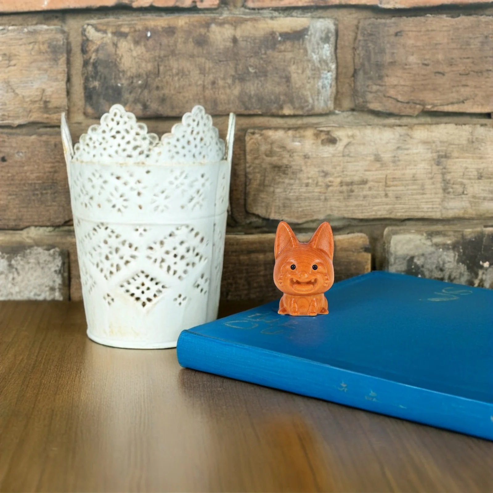 Hand Carved Cliff Cypress Wood Cat Sculpture Unique Animal For Home Office Decor Living Room Tabletop Ornament Gift Wooden Craft
Hand Carved Cliff Cypress Wood Cat Sculpture Unique Animal For Home Office Decor Living Room Tabletop Ornament Gift Wooden Craft