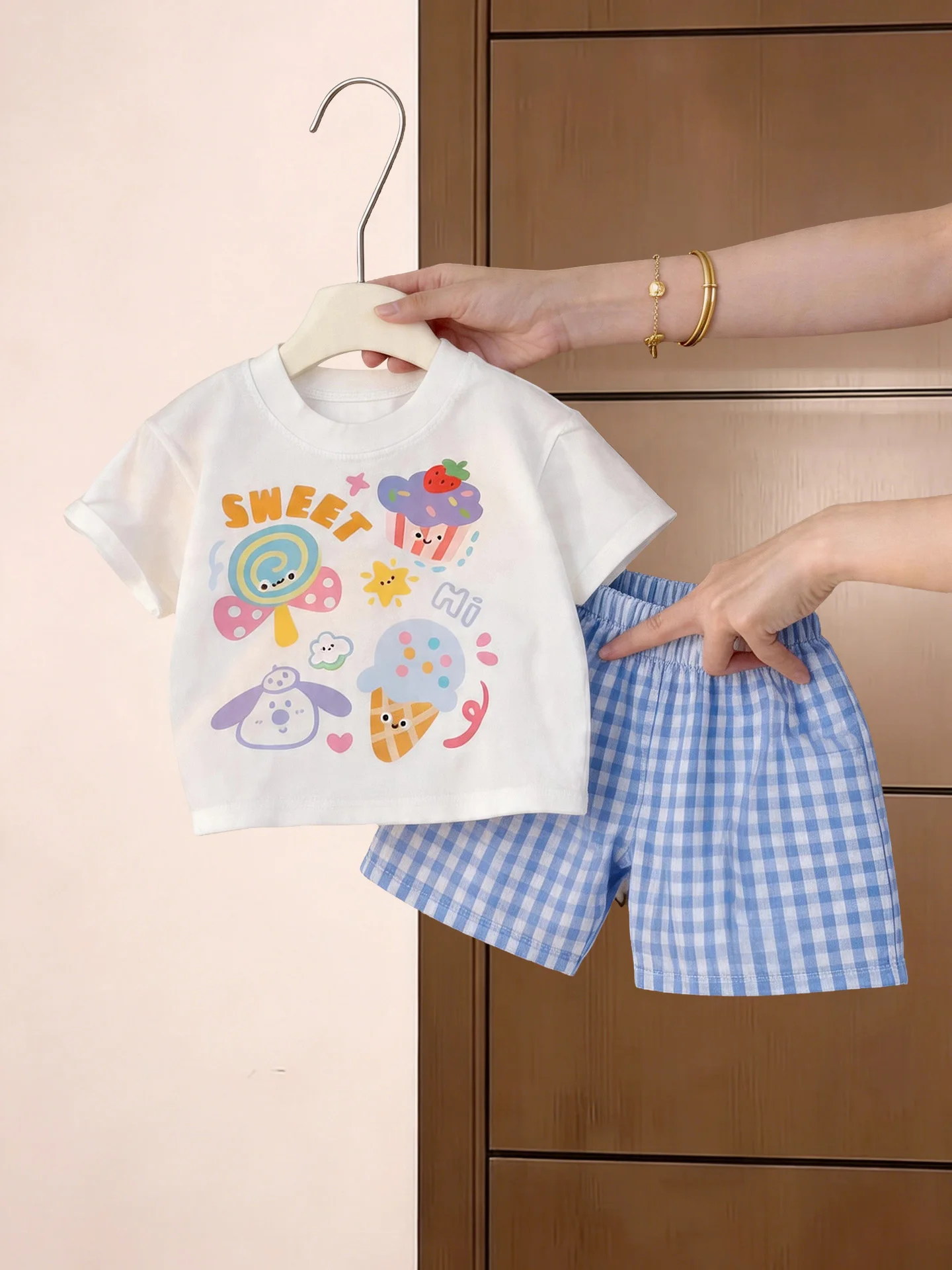 Children's Summer Outfit 2026 New Cartoon Print T-shirt Plaid Pants Cute Casual Two-piece Set Girl's Clothing round Neck Shor...
Children's Summer Outfit 2026 New Cartoon Print T-shirt Plaid Pants Cute Casual Two-piece Set Girl's Clothing round Neck Shor...