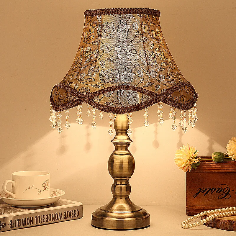 European American Bedroom Bedside Lamp Creative Hotel Night Lamp Reading Lamp E27 Fabric Decoration Office Lamp
European American Bedroom Bedside Lamp Creative Hotel Night Lamp Reading Lamp E27 Fabric Decoration Office Lamp