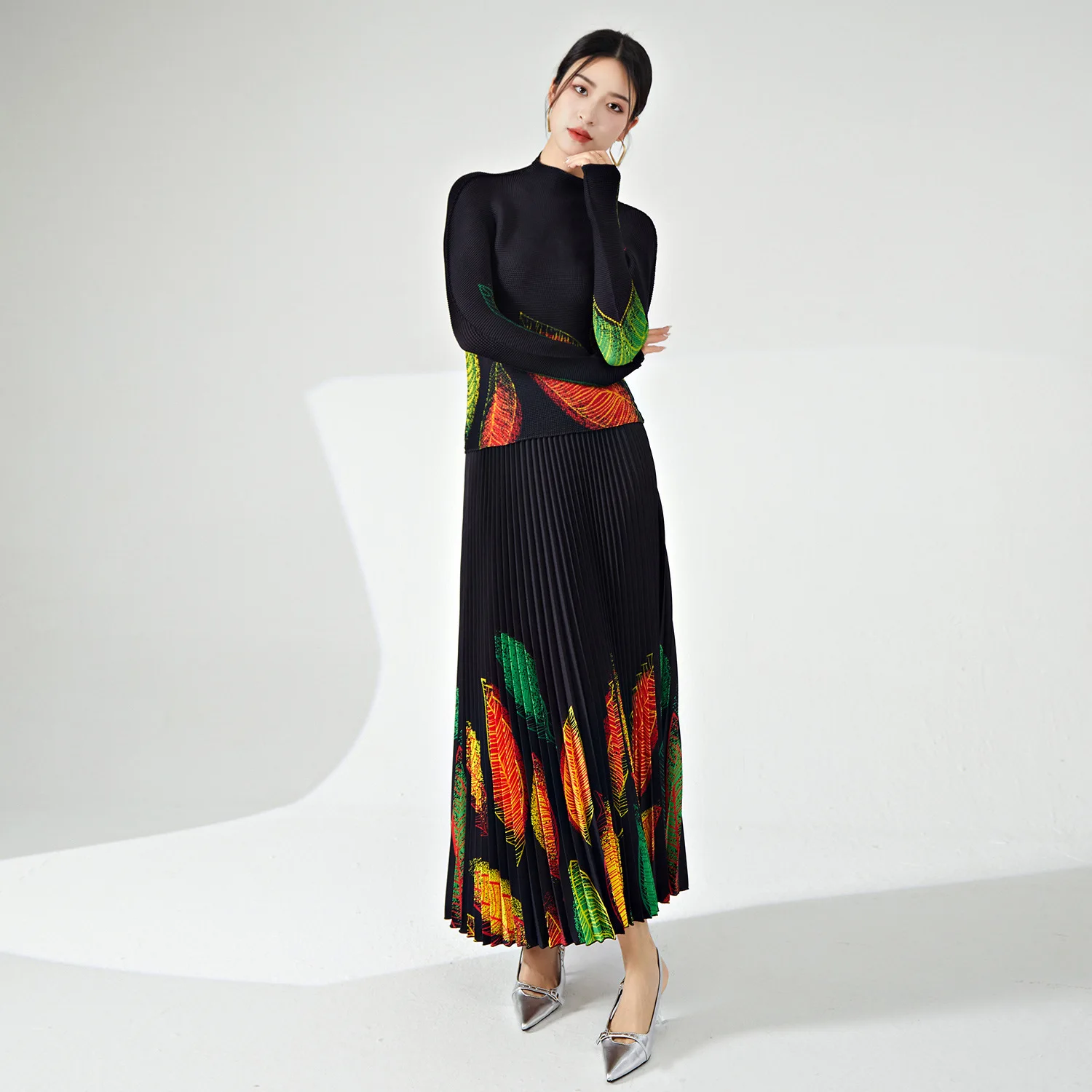 Fashion Suit Women's Pleats Two-Piece Set Black High-End Print Stretch Slimming T-Shirt Top All Matched Skirt 2024 Spring Summer
Fashion Suit Women's Pleats Two-Piece Set Black High-End Print Stretch Slimming T-Shirt Top All Matched Skirt 2024 Spring Summer