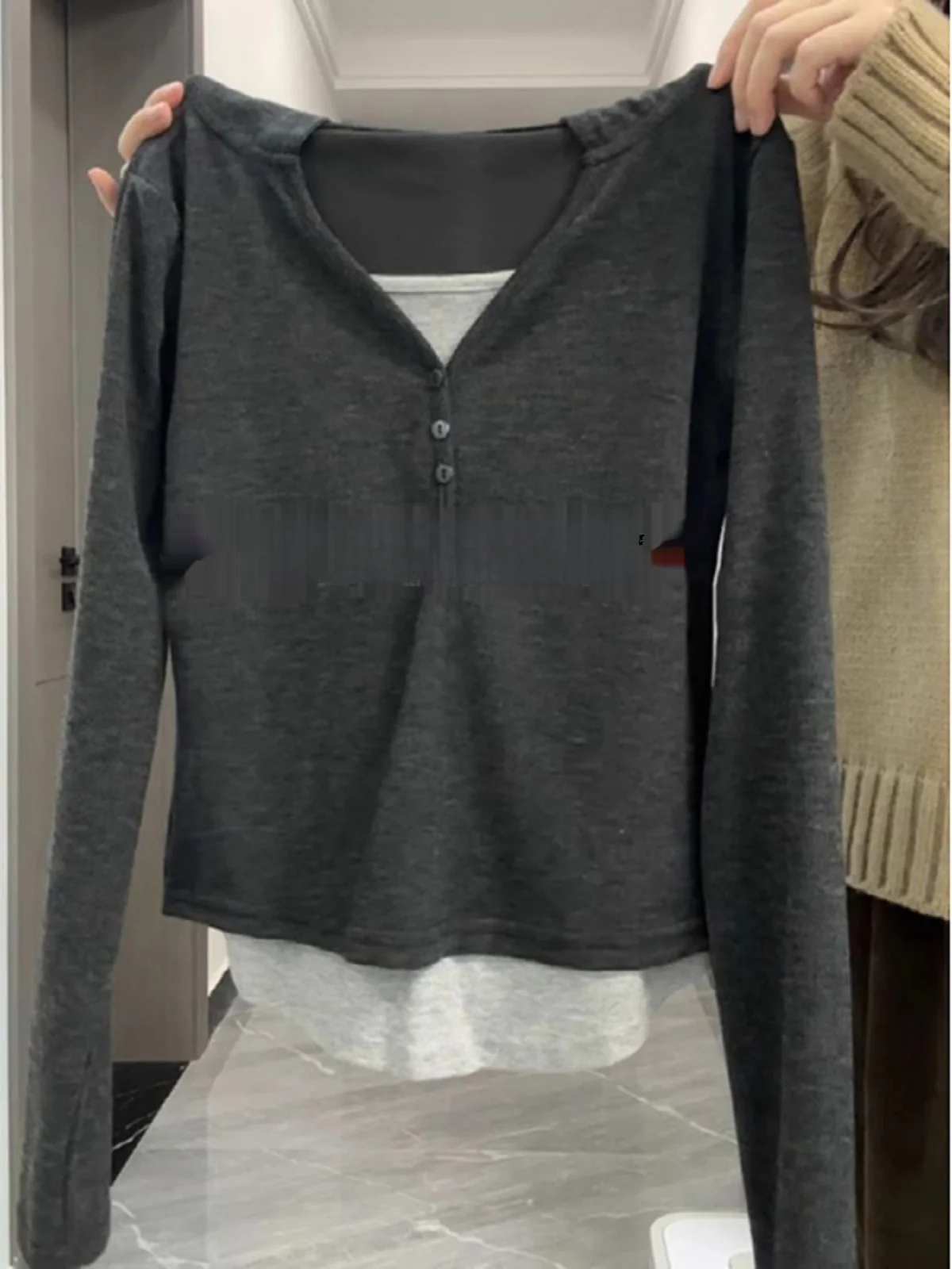 plus Size Fake Two-Piece Shoulder-Length Long Sleeve Women's T-Shirt Hooded Slim Fit Base Shirt Autumn Design Sense Inner Wear
plus Size Fake Two-Piece Shoulder-Length Long Sleeve Women's T-Shirt Hooded Slim Fit Base Shirt Autumn Design Sense Inner Wear