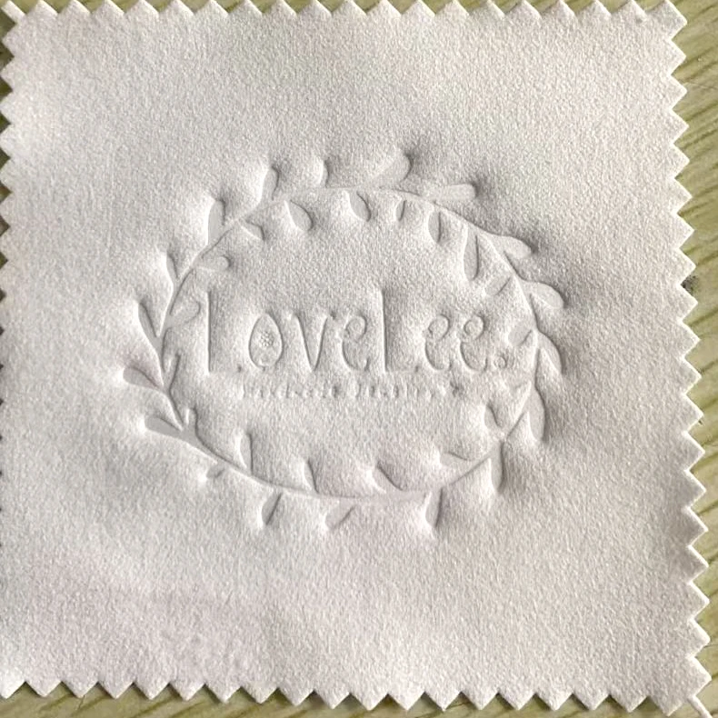 300 pieces of embossed polished cloth customized with gold foil and silver jewelry maintenance cloth printed with logo
300 pieces of embossed polished cloth customized with gold foil and silver jewelry maintenance cloth printed with logo