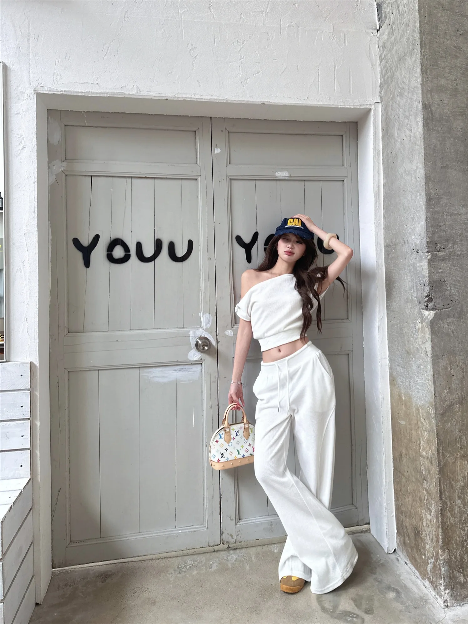 White Simple Shoulder T-Shirt Short Sleeve Women's Summer Hot Girl Set High Waist Straight Leg Wide Leg Pants Two Piece Set
White Simple Shoulder T-Shirt Short Sleeve Women's Summer Hot Girl Set High Waist Straight Leg Wide Leg Pants Two Piece Set