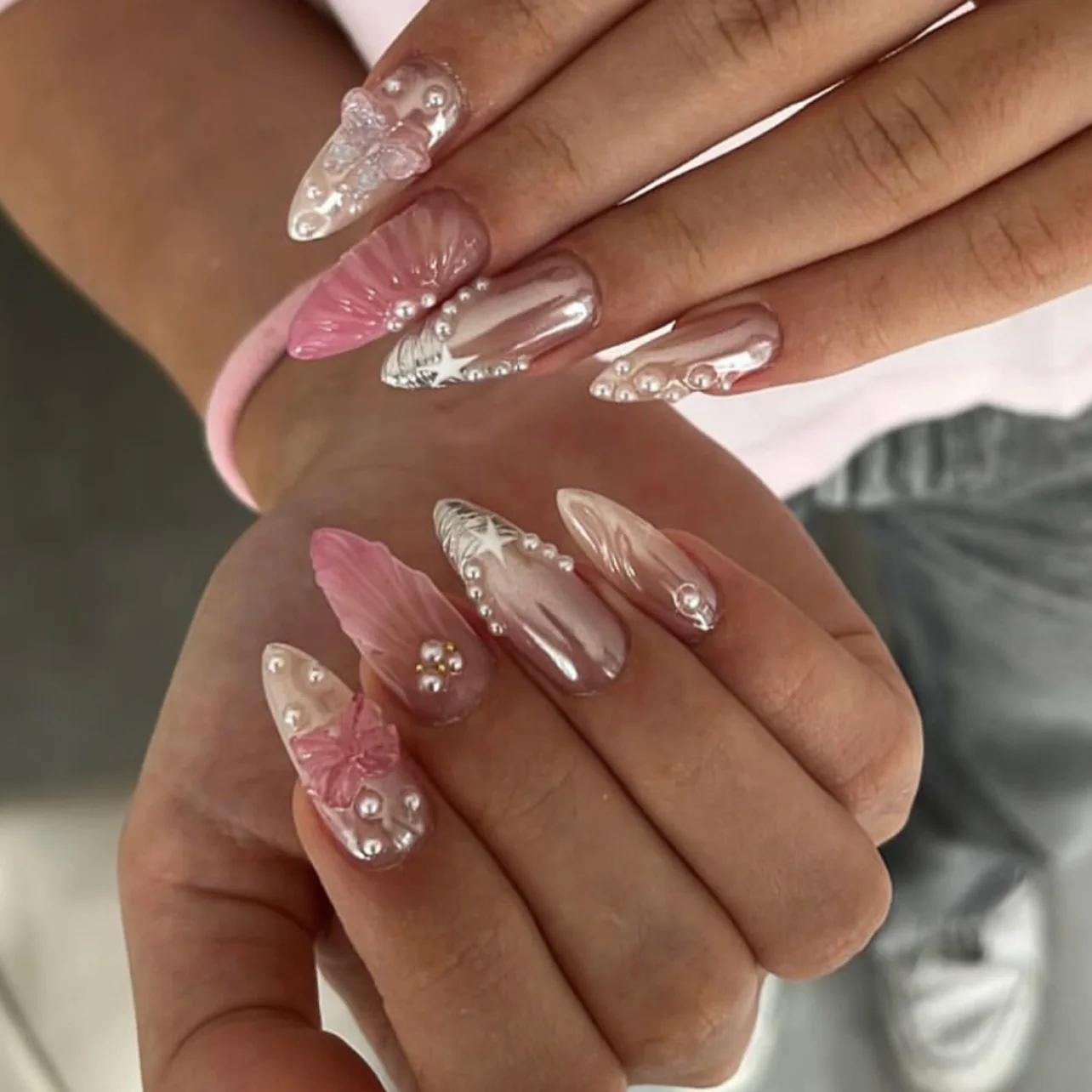 24Pcs Pink Silver Glossy Almond Press on Fake Nails Full Cover Bow Pearl Sweet Cool Wearable Finished Nails Set for Spice Girls
24Pcs Pink Silver Glossy Almond Press on Fake Nails Full Cover Bow Pearl Sweet Cool Wearable Finished Nails Set for Spice Girls