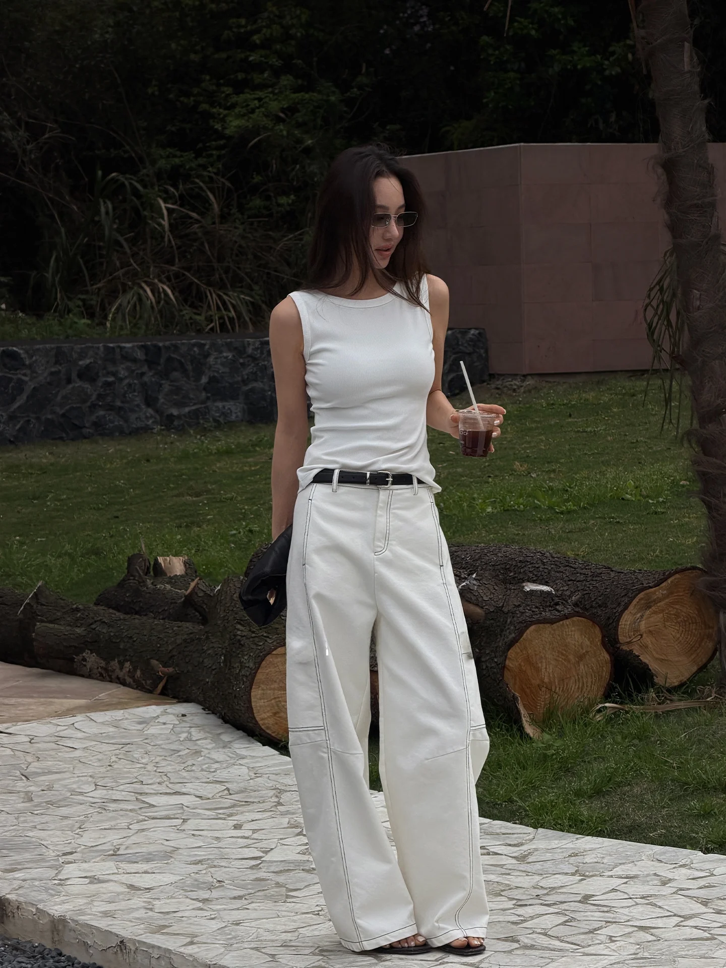 LiHuiEr White Loose Wide Leg Jeans Women's Summer Thin Cotton Vintage High Waist Pocket Detail Casual Straight Cut Trousers
LiHuiEr White Loose Wide Leg Jeans Women's Summer Thin Cotton Vintage High Waist Pocket Detail Casual Straight Cut Trousers