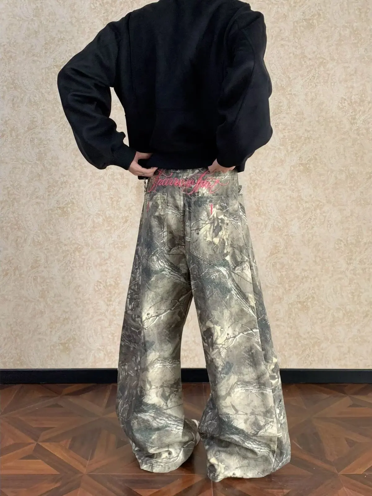 American Vintage Waed out Letters Embroidery Branch Camouflage Jeans Men Women Matched Workwear Wide Leg kets Casual
American Vintage Waed out Letters Embroidery Branch Camouflage Jeans Men Women Matched Workwear Wide Leg kets Casual