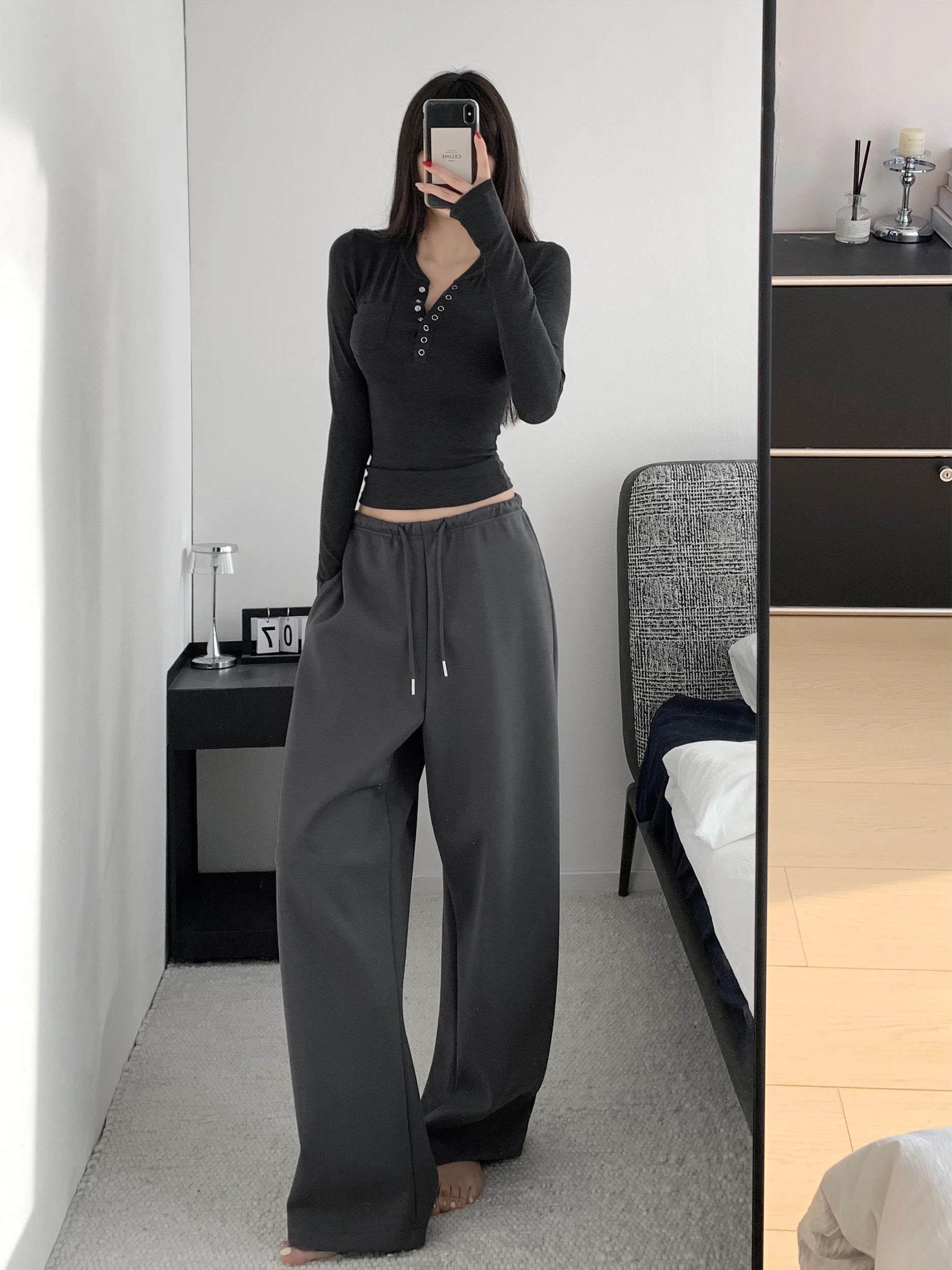 Спортивные брюки Zhang Zi Lazy Weekend: американские свободные брюки на шнурке, повседневные, с эффектом похудения, скрывающие недостатки фигуры, прямые, из двухслойной ткани
Спортивные брюки Zhang Zi Lazy Weekend: американские свободные брюки на шнурке, повседневные, с эффектом похудения, скрывающие недостатки фигуры, прямые, из двухслойной ткани