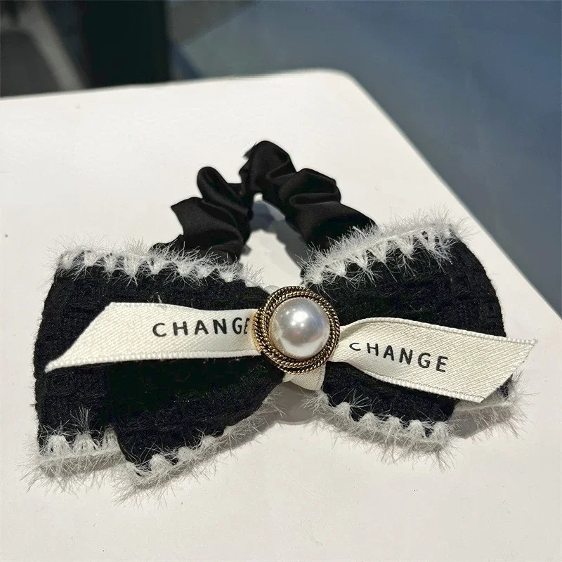Winter Temperament Velvet Bowknot Large Intestine Hair Ties Loop French Pearl Elegant Rope Headwear Accessories for Women
Winter Temperament Velvet Bowknot Large Intestine Hair Ties Loop French Pearl Elegant Rope Headwear Accessories for Women