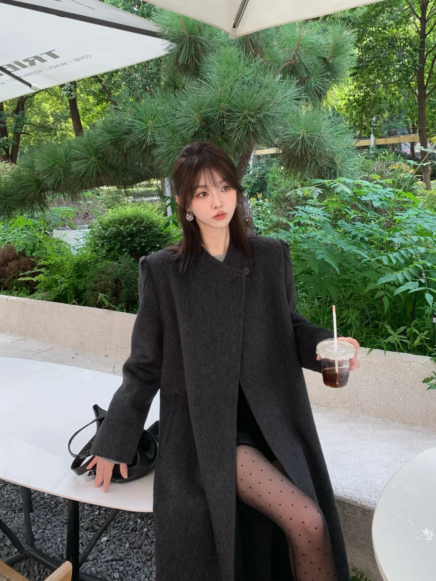 Ele Double-Sided Camere Woolen Coat for Women in Bla Korean Sle Winter Outerwear Straight Cut Simple Design
Ele Double-Sided Camere Woolen Coat for Women in Bla Korean Sle Winter Outerwear Straight Cut Simple Design