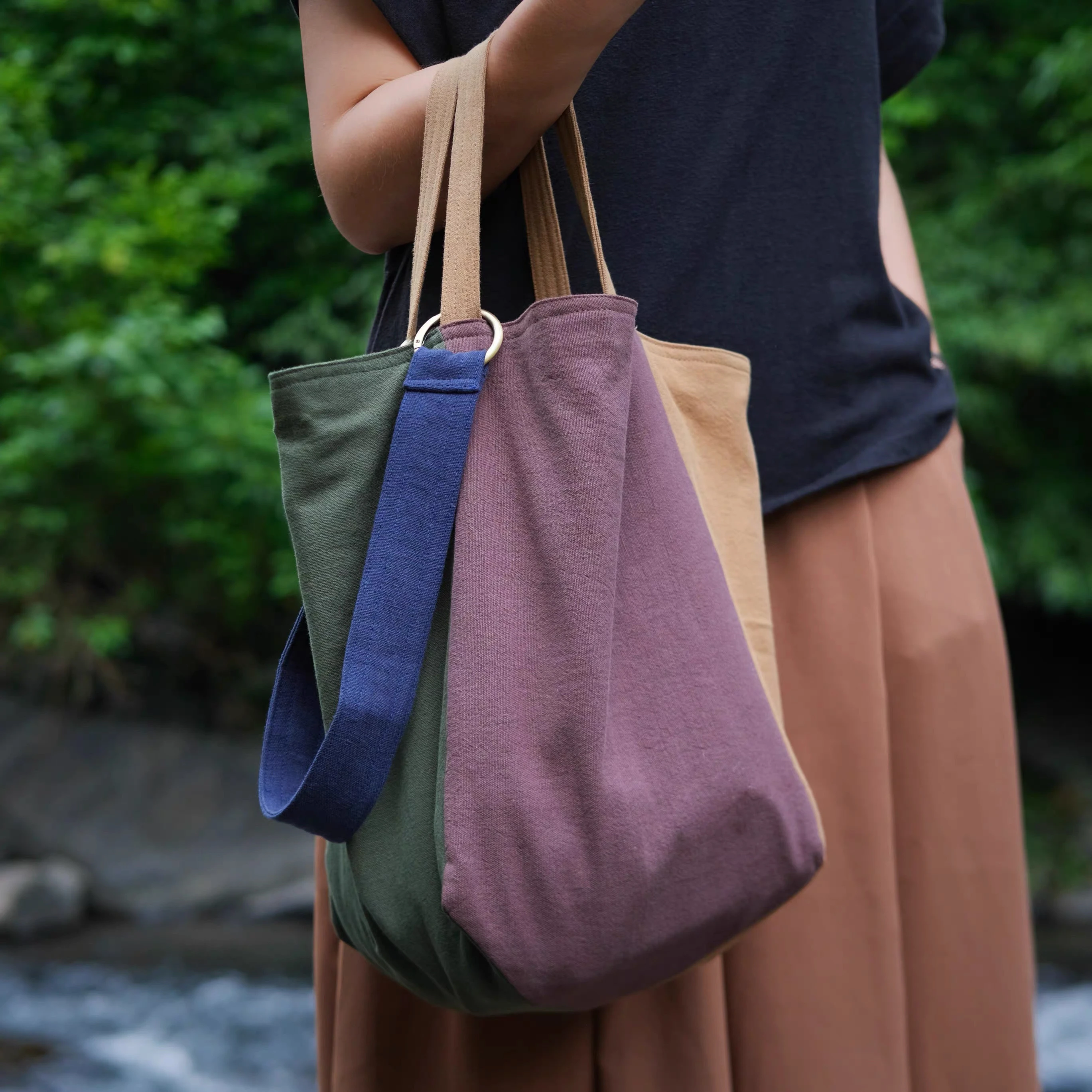 2025 Spring/Summer Color Splicing Causal Crossbody Handheld Vegetable Basket Bag
2025 Spring/Summer Color Splicing Causal Crossbody Handheld Vegetable Basket Bag