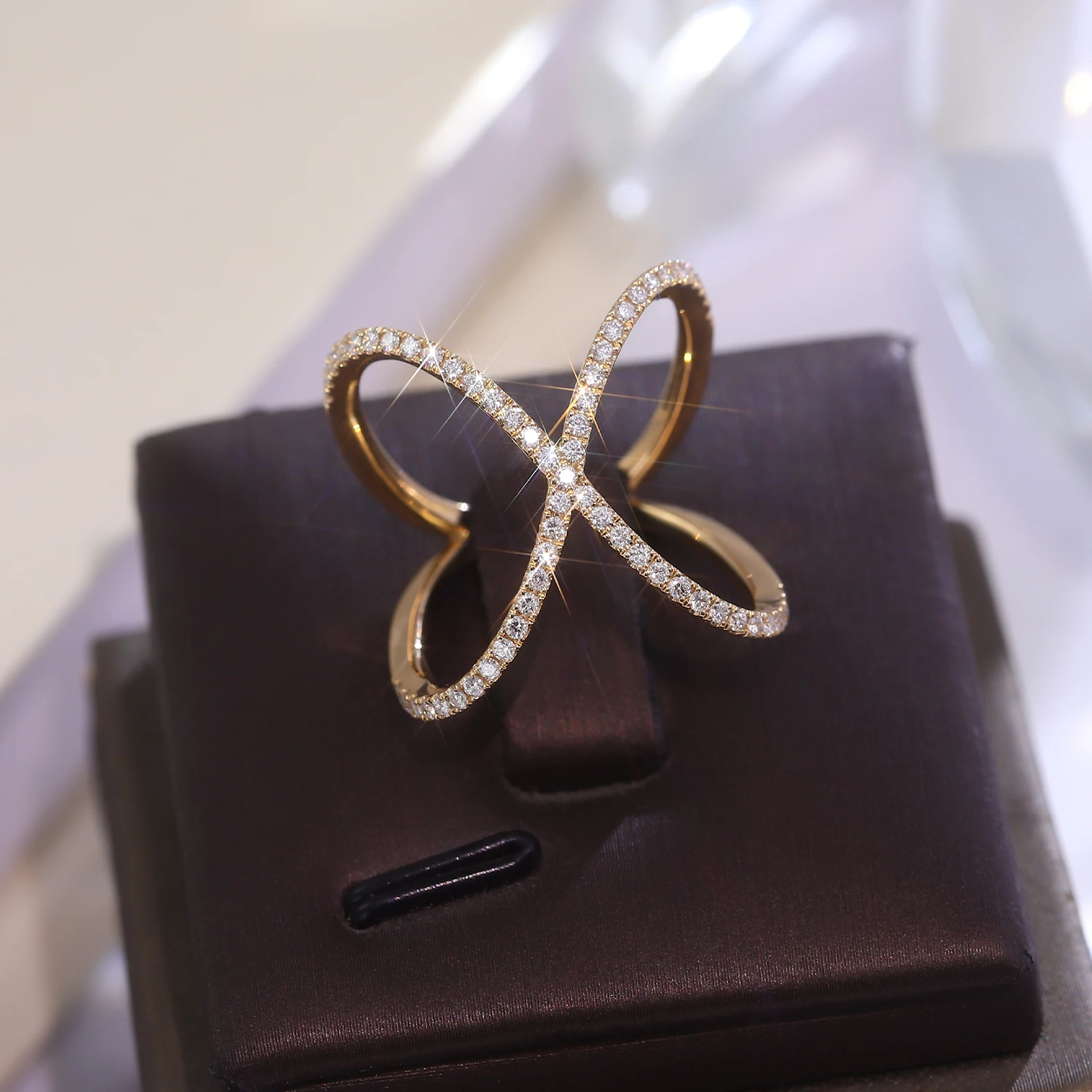 Прованс 10K/14K/18K желтое золото Twist кольцо DEF цвет круглые кольца с бриллиантами для женщин модный подарок на годовщину свадьбы
Прованс 10K/14K/18K желтое золото Twist кольцо DEF цвет круглые кольца с бриллиантами для женщин модный подарок на годовщину свадьбы