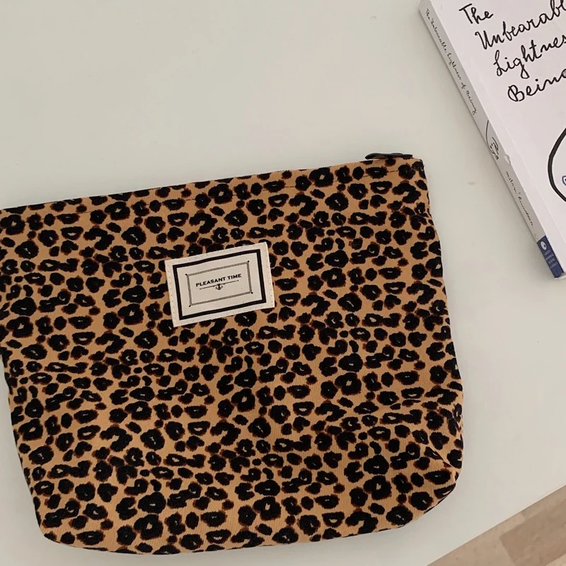 Модный холщовый клатч с леопардовым принтом, портативная сумка для школьников, маленькая сумка для мобильного телефона, простая повседневная женская сумка
Модный холщовый клатч с леопардовым принтом, портативная сумка для школьников, маленькая сумка для мобильного телефона, простая повседневная женская сумка