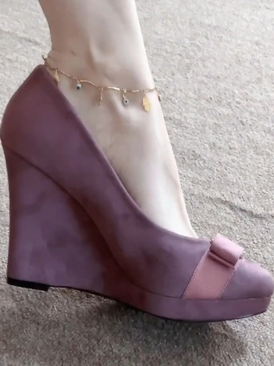 Autumn New French-Style Wedge Waterproof Platform Women's Shoes, Retro Purple Suede Round-Toe Bow Low-Cut High Heels
Autumn New French-Style Wedge Waterproof Platform Women's Shoes, Retro Purple Suede Round-Toe Bow Low-Cut High Heels