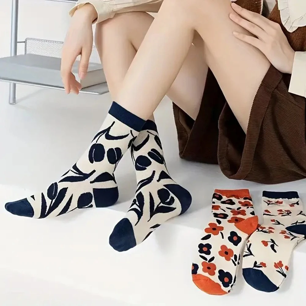 3 Pairs Women Printed Round Neck Socks Fashionable Versatile Floral Patterns Soft Comfortable Breathable Casual Mid Length Socks
3 Pairs Women Printed Round Neck Socks Fashionable Versatile Floral Patterns Soft Comfortable Breathable Casual Mid Length Socks