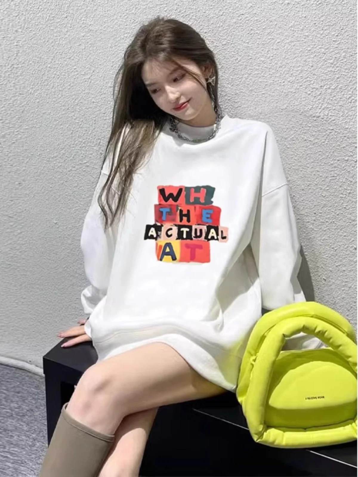 White round Neck Fleece Lined Oversized Thickened mid Length Sweatshirt Women's Butt Covering 2026 New Popular Outerwear
White round Neck Fleece Lined Oversized Thickened mid Length Sweatshirt Women's Butt Covering 2026 New Popular Outerwear