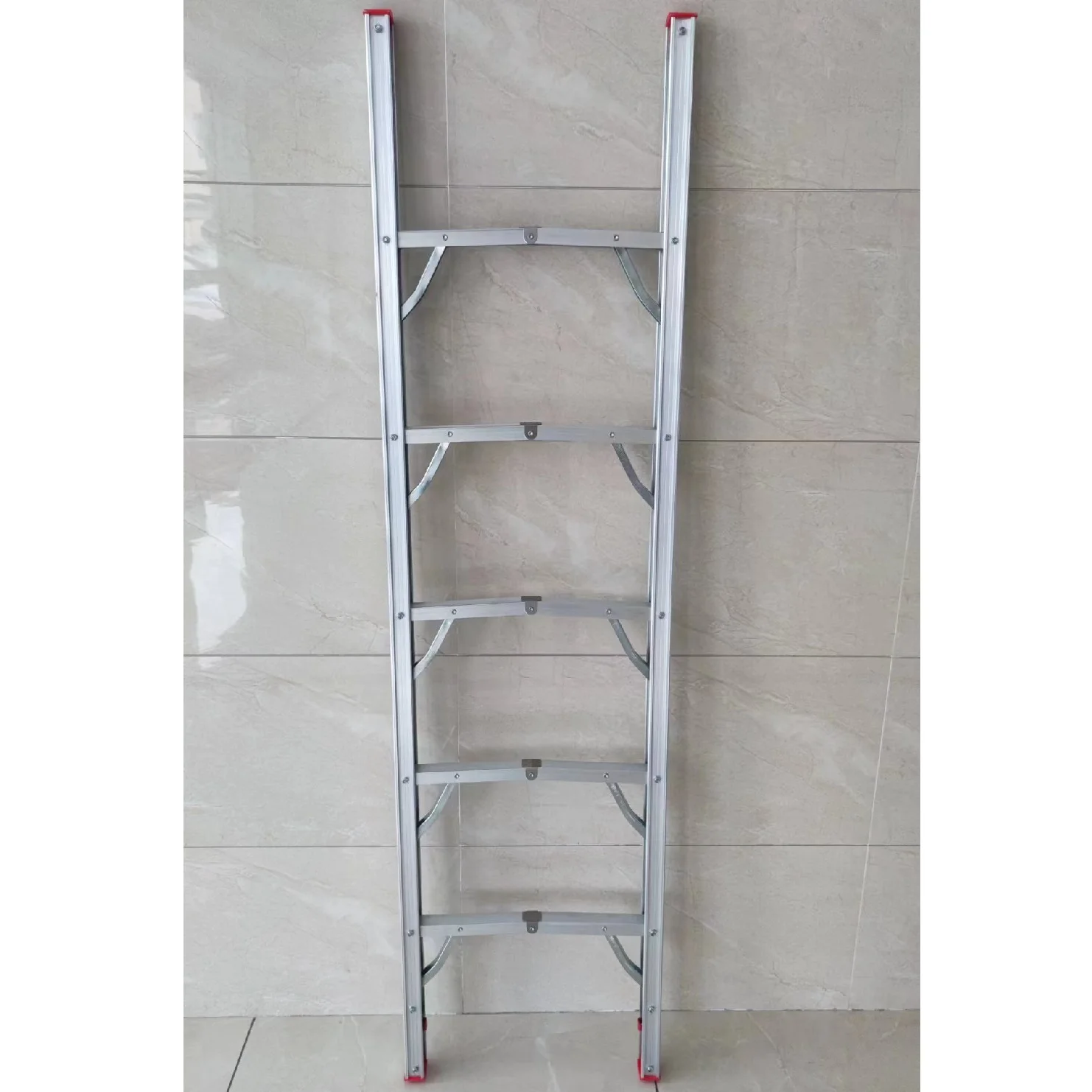 Алюминиевая складная лестница отечественная
Алюминиевая складная лестница отечественная