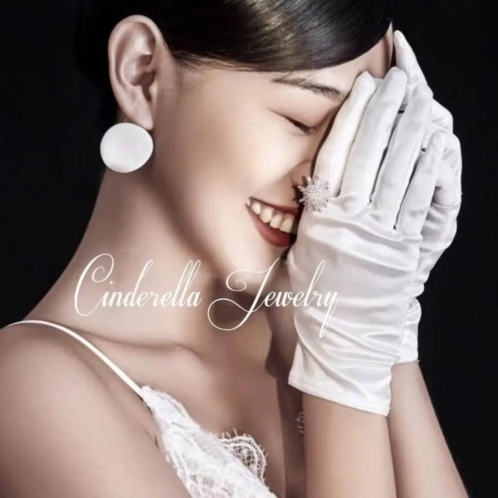 1 Pair Marie Cat Cos White Satin Gloves Wedding Mesh Short Glove Bow Knot Gloves Sweet Thin Lace Gloves Women Wedding Dress
1 Pair Marie Cat Cos White Satin Gloves Wedding Mesh Short Glove Bow Knot Gloves Sweet Thin Lace Gloves Women Wedding Dress