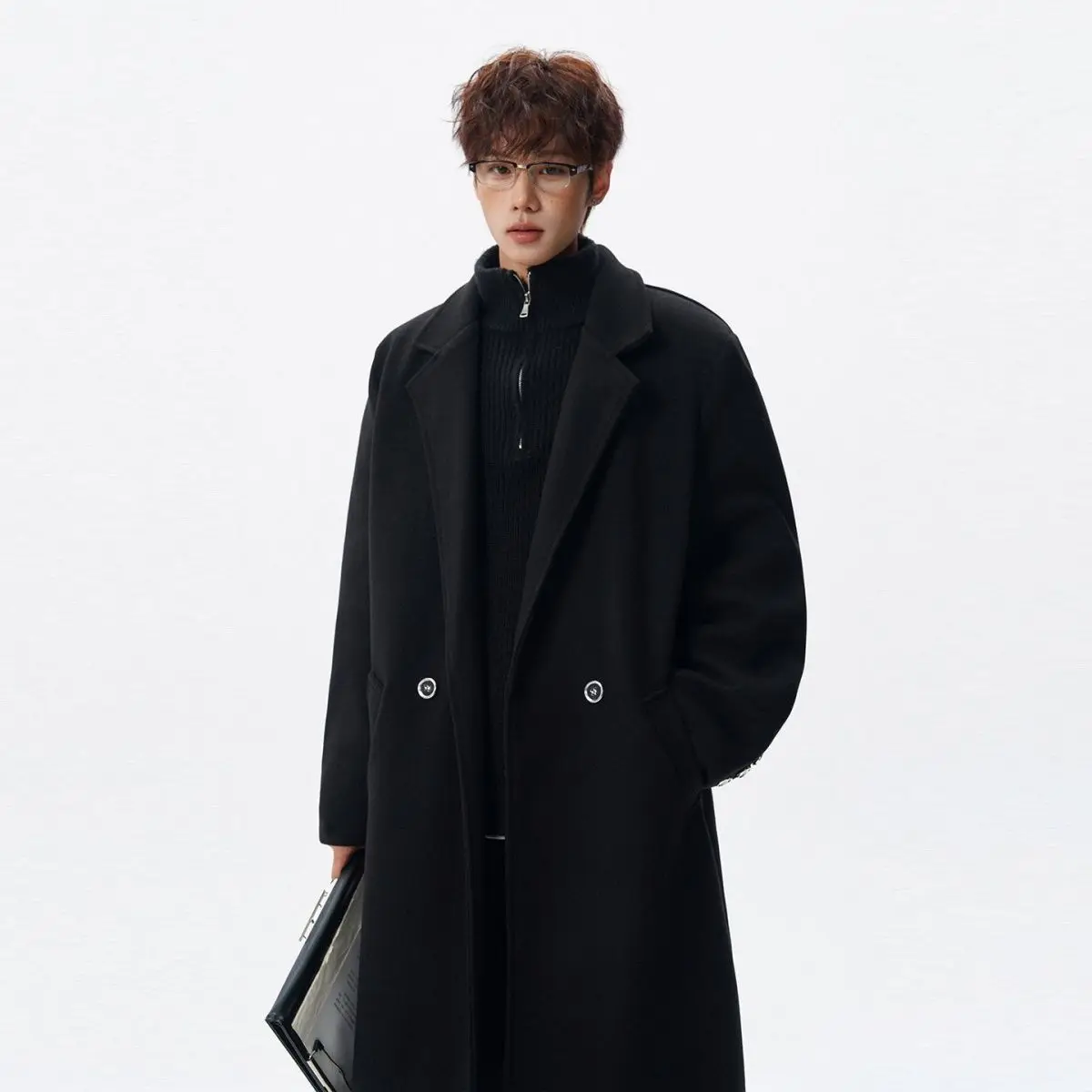 Мужское пальто из смесовой шерсти, прочное, износостойкое, из полиэстера и синтетических материалов, изготовленное по специальному процессу.
Мужское пальто из смесовой шерсти, прочное, износостойкое, из полиэстера и синтетических материалов, изготовленное по специальному процессу.