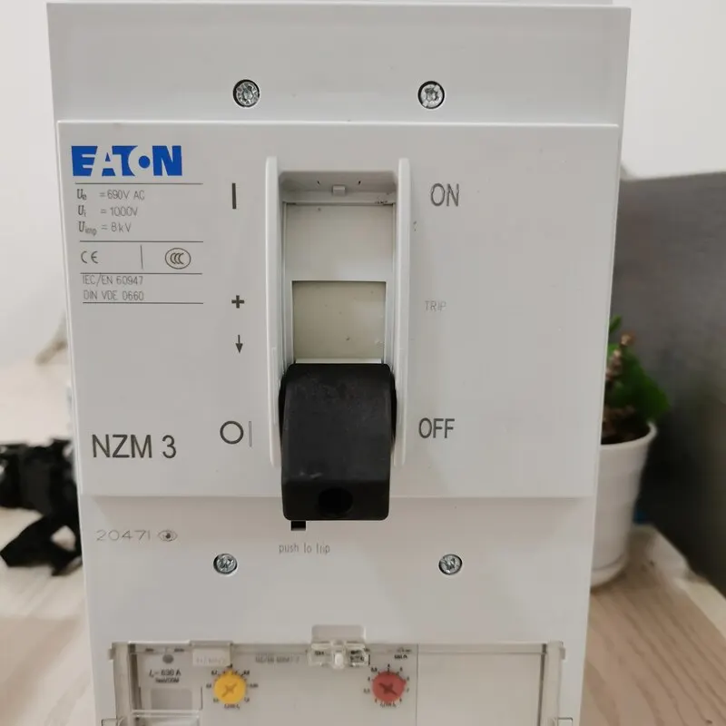 Original EATON NZMN3-AE630 Molded Case Circuit Breaker 3 Pole 630A 690V AC IEC Certified
Original EATON NZMN3-AE630 Molded Case Circuit Breaker 3 Pole 630A 690V AC IEC Certified