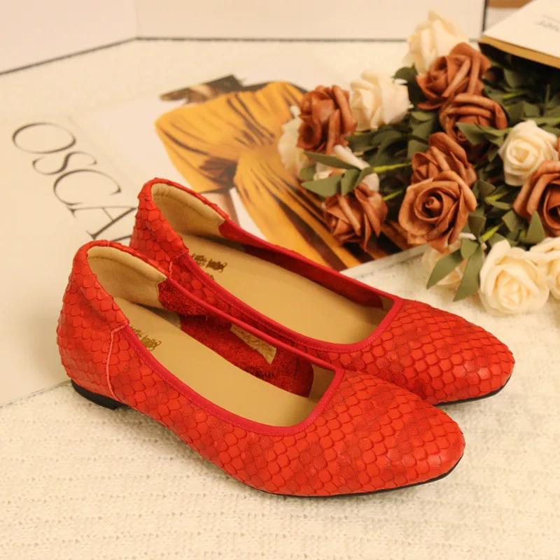 Leather Slip-On Women's Shoes with Floral Vine Design Blade-Cut Cowhide Square Head Casual Heightening Genuine Leather Shoes
Leather Slip-On Women's Shoes with Floral Vine Design Blade-Cut Cowhide Square Head Casual Heightening Genuine Leather Shoes