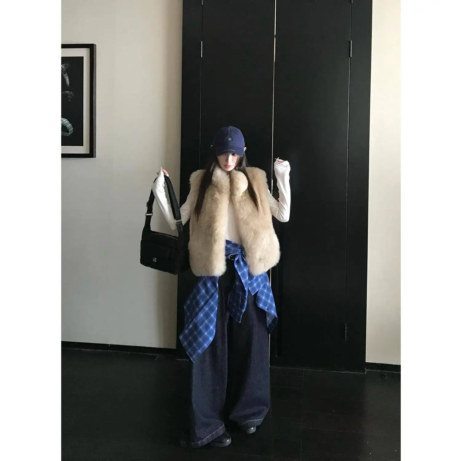 Autumn Winter New Style Women's Faux Fur Vest Short Loose Collar Outerwear Princess Style Long Sleeve Coat with Hat
Autumn Winter New Style Women's Faux Fur Vest Short Loose Collar Outerwear Princess Style Long Sleeve Coat with Hat