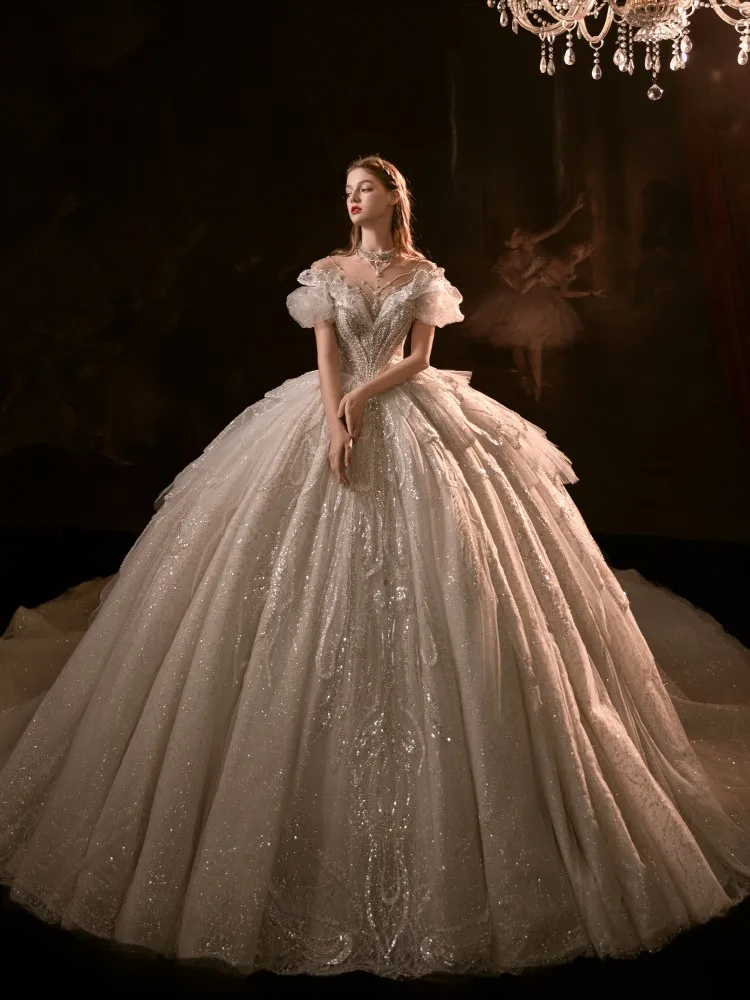 Heavy Industry's new luxurious strapless one-shoulder main fabric dress
Heavy Industry's new luxurious strapless one-shoulder main fabric dress