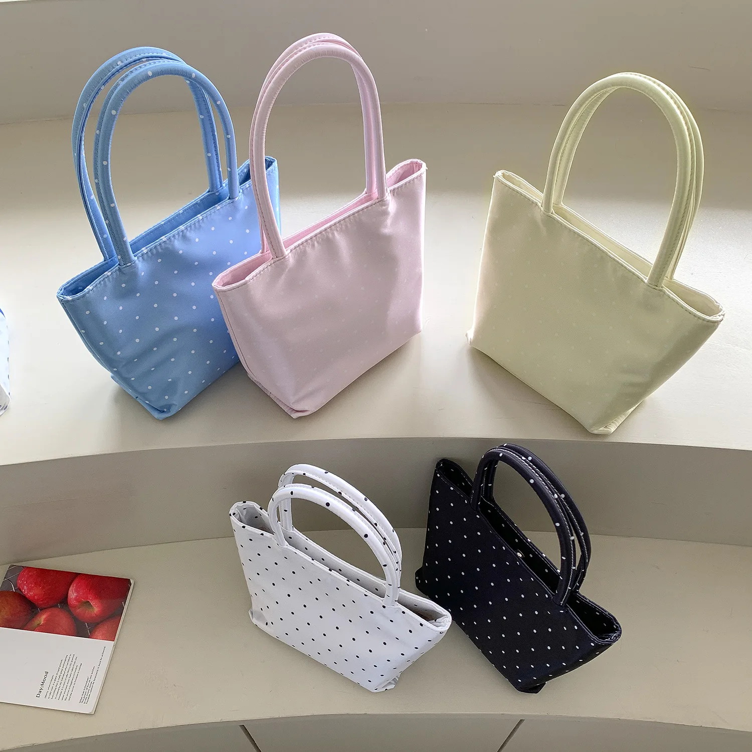 Fashion Nylon Tote Women Bag NEW Dot Purses and Handbags Small Shopping Bags for Women Top Handle Bucket Bag Designer Bags Chic
Fashion Nylon Tote Women Bag NEW Dot Purses and Handbags Small Shopping Bags for Women Top Handle Bucket Bag Designer Bags Chic