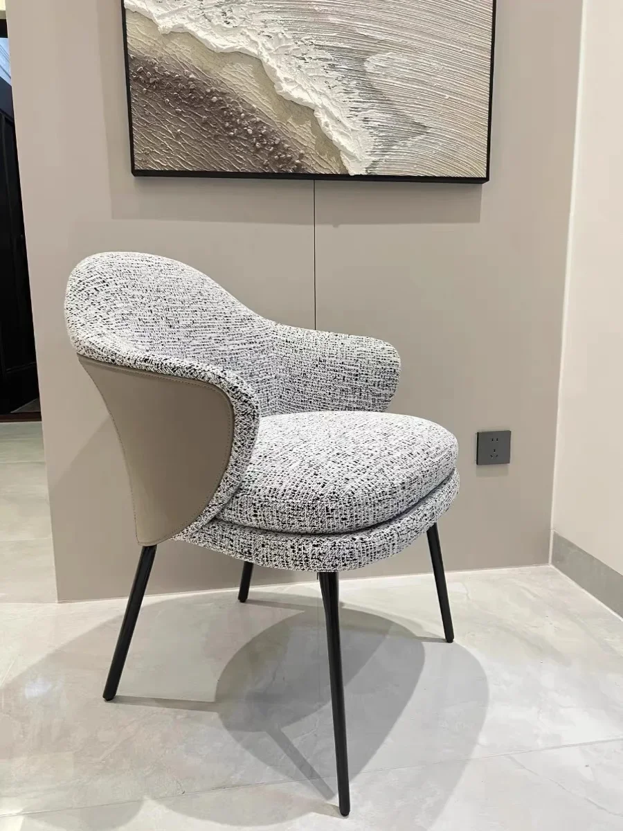 -Для роскошного обеденного стула, современное кресло со спинкой для одного человека, креативное тканевое обеденное кресло с металлическими ножками, дизайнерский обеденный стул
-Для роскошного обеденного стула, современное кресло со спинкой для одного человека, креативное тканевое обеденное кресло с металлическими ножками, дизайнерский обеденный стул