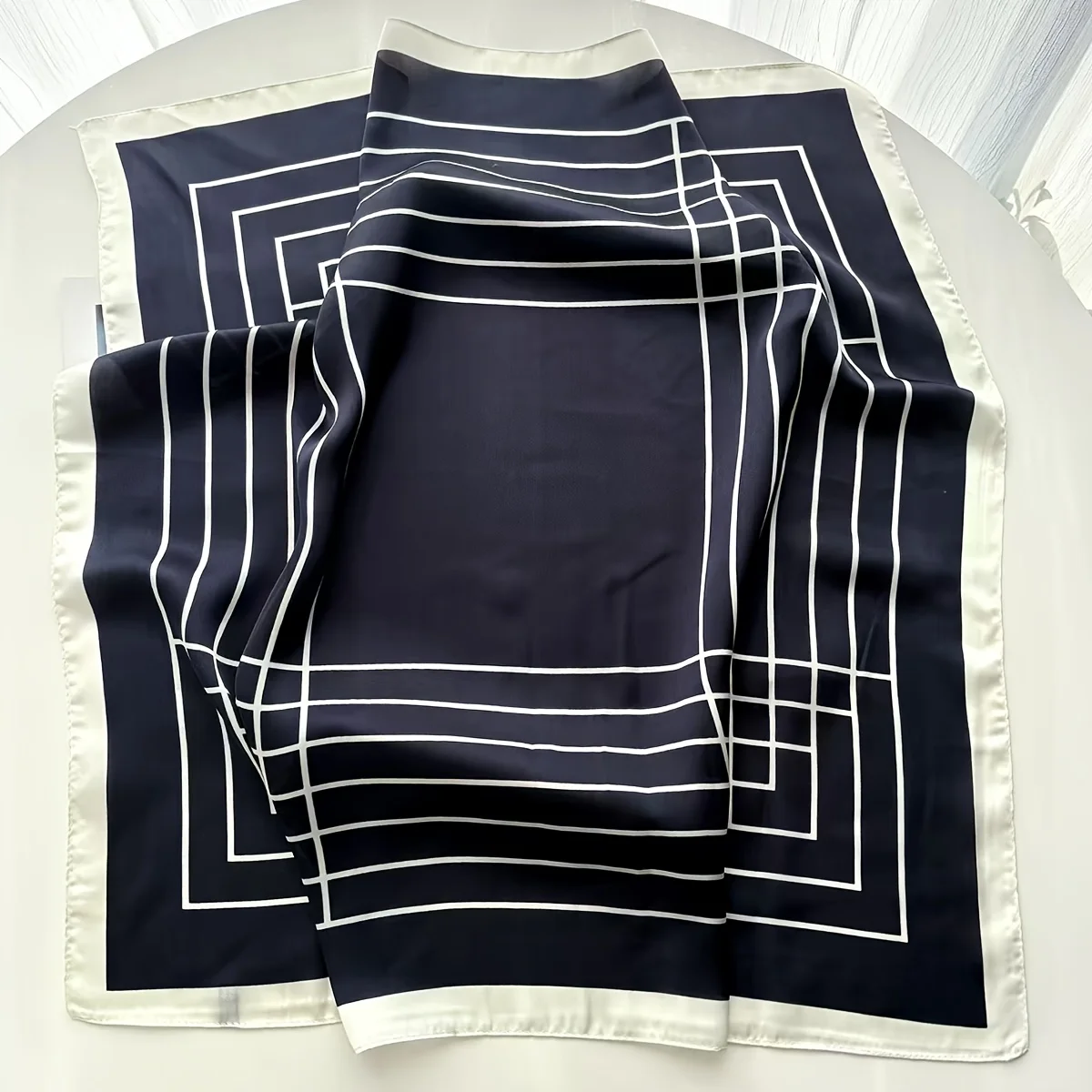 Elegant geometric pattern square scarf, three color options, suitable for women, women's headscarf, women's scarf, women's shawl, multi-functional use, available in all seasons
Elegant geometric pattern square scarf, three color options, suitable for women, women's headscarf, women's scarf, women's shawl, multi-functional use, available in all seasons