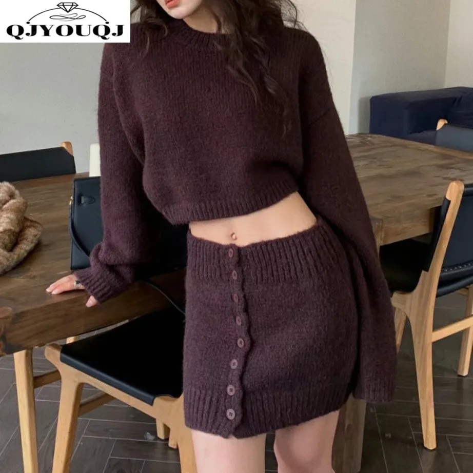 Japanese Short Sweater Set for Autumn and Winter Loose and Slimming Round Neck Knitted Sweater for Women Two-piece Set
Japanese Short Sweater Set for Autumn and Winter Loose and Slimming Round Neck Knitted Sweater for Women Two-piece Set