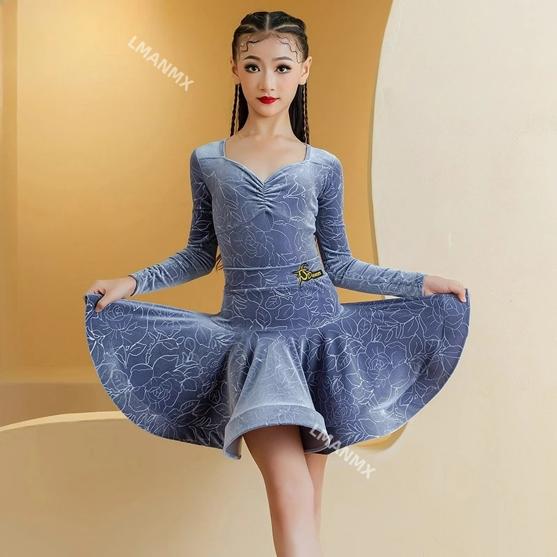 Новое бархатное платье с тиснением для латинских танцев для детей, комплект правил для профессиональных соревнований
Новое бархатное платье с тиснением для латинских танцев для детей, комплект правил для профессиональных соревнований