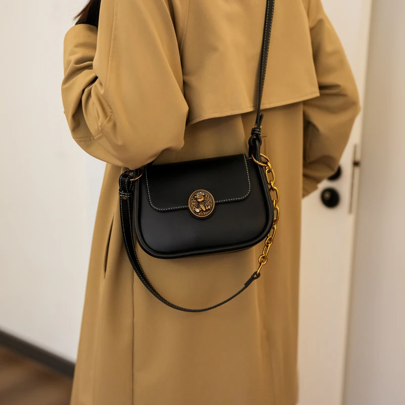 Versatile Women's Lightweight Handbag 2025 Casual Trendy Shoulder Cross PU Material New Women's Bag Large capacity bag
Versatile Women's Lightweight Handbag 2025 Casual Trendy Shoulder Cross PU Material New Women's Bag Large capacity bag