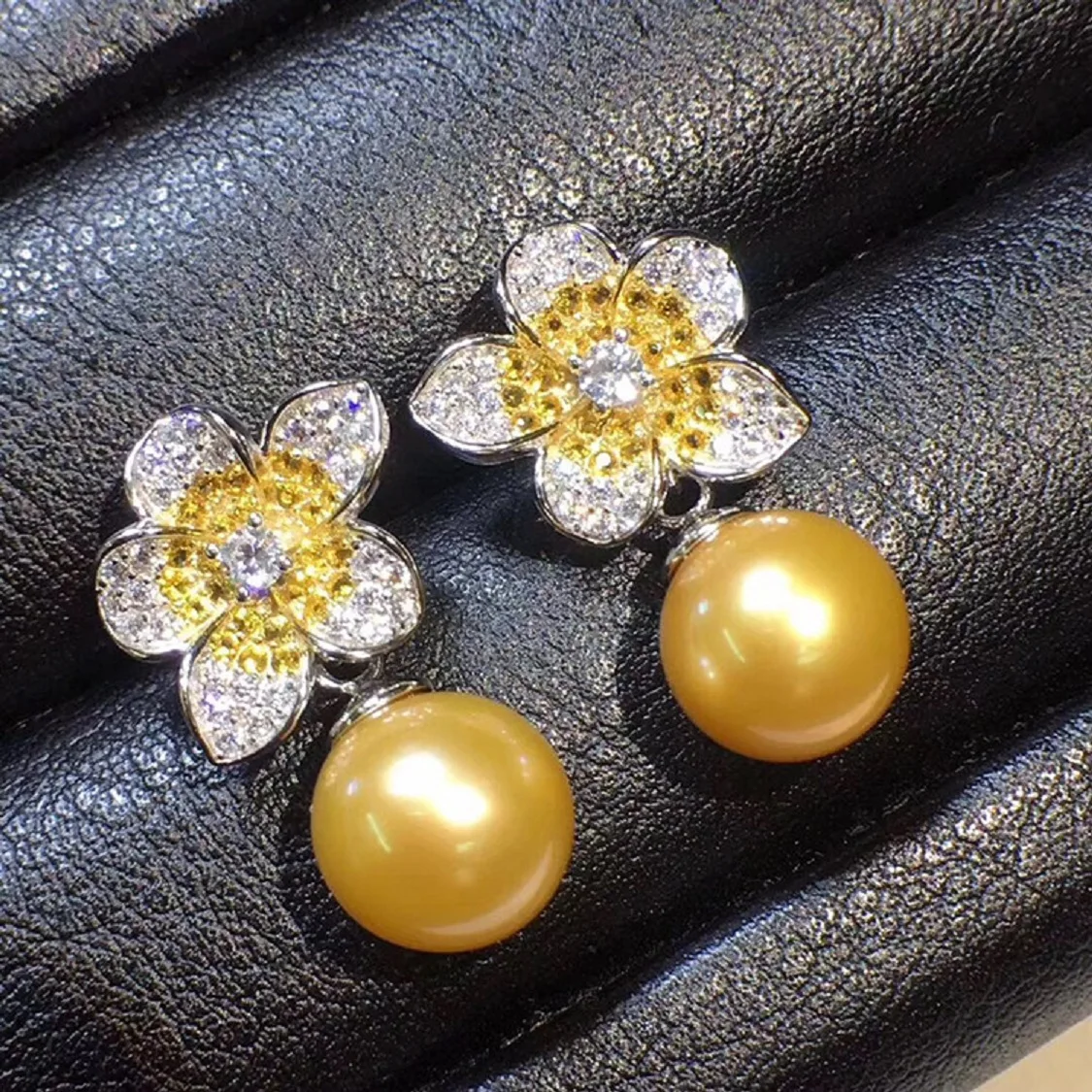 Новинка AAAA ++++ 11-12 мм Южная Морская Золотая круглая жемчужина S925 Стерлинговое Серебро серьги с цветком и жемчугом
Новинка AAAA ++++ 11-12 мм Южная Морская Золотая круглая жемчужина S925 Стерлинговое Серебро серьги с цветком и жемчугом