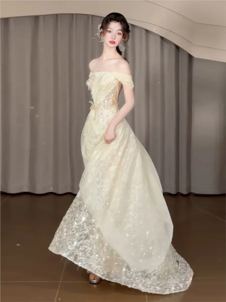 A super popular one-shoulder style light luxury and niche dress for toasting
A super popular one-shoulder style light luxury and niche dress for toasting