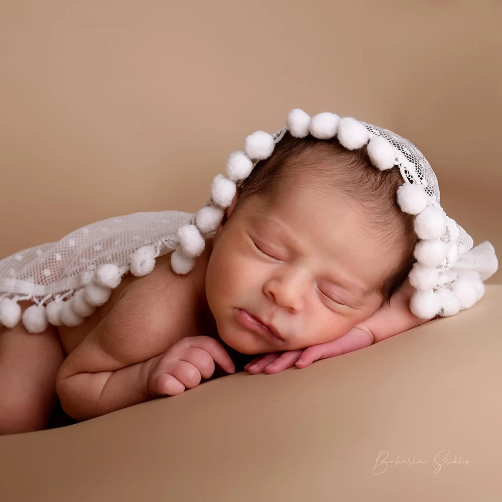 Реквизит для фотосъемки новорожденных, наряд для детской фотосессии, одеяло для младенцев с кружевом с помпоном, милые аксессуары для студии, подарок для детского душа
Реквизит для фотосъемки новорожденных, наряд для детской фотосессии, одеяло для младенцев с кружевом с помпоном, милые аксессуары для студии, подарок для детского душа