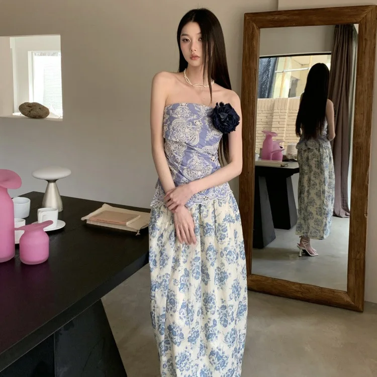 Retro Embroidered Floral Lace Hollow-out Blue Strapless Tops+ Women's High-waisted Linen-cotton Printed A-line Skirt Fairy Suits
Retro Embroidered Floral Lace Hollow-out Blue Strapless Tops+ Women's High-waisted Linen-cotton Printed A-line Skirt Fairy Suits
