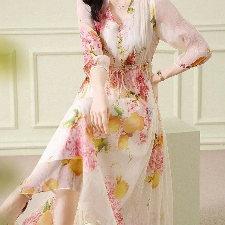 2026 hot-selling new light luxury French celebrity V-neck waist temperament floral skirt
2026 hot-selling new light luxury French celebrity V-neck waist temperament floral skirt