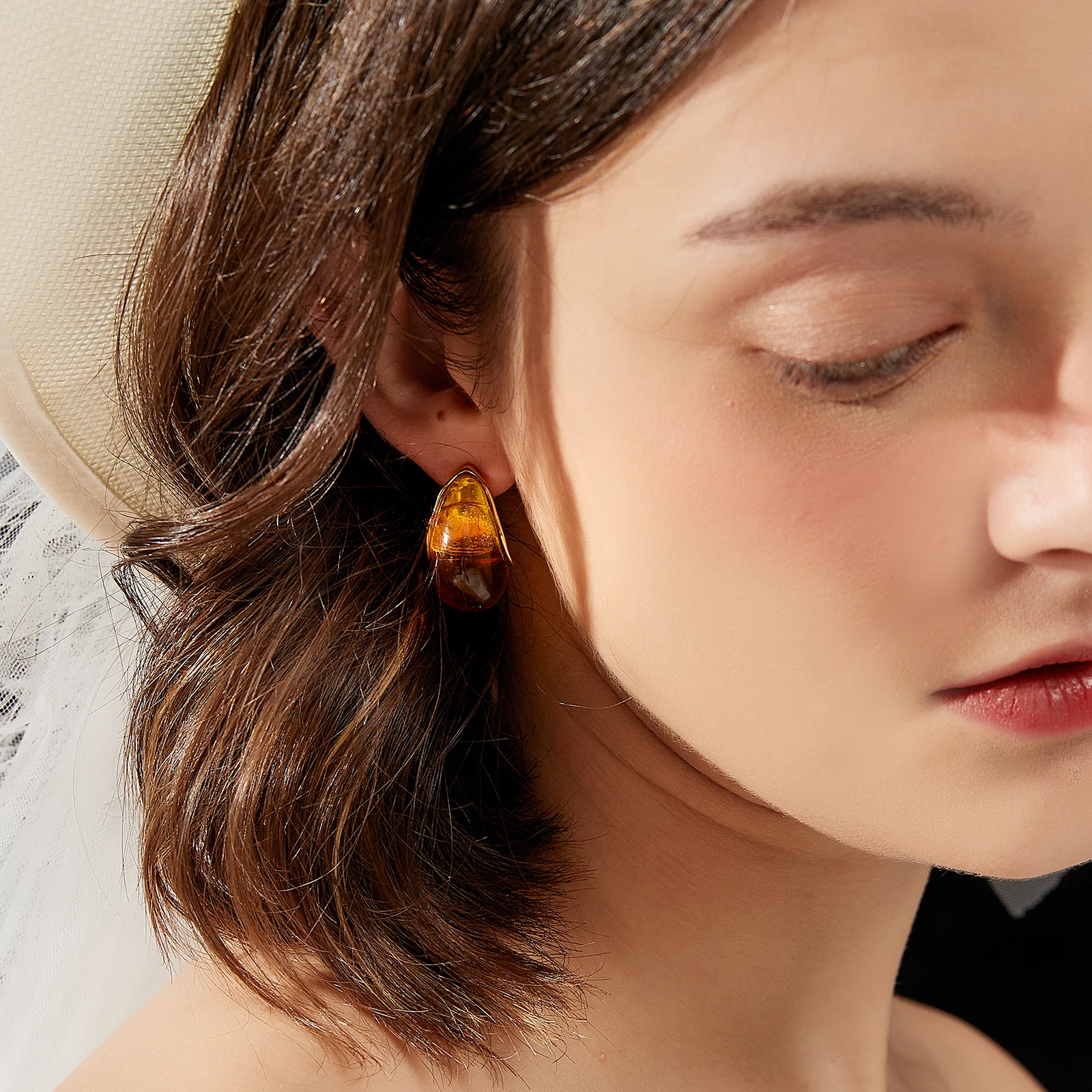 Retro Temperament Earrings For Women Amber Eardrops Fashion Ear Stud For Women And Girls Rock Gift Jewelry
Retro Temperament Earrings For Women Amber Eardrops Fashion Ear Stud For Women And Girls Rock Gift Jewelry