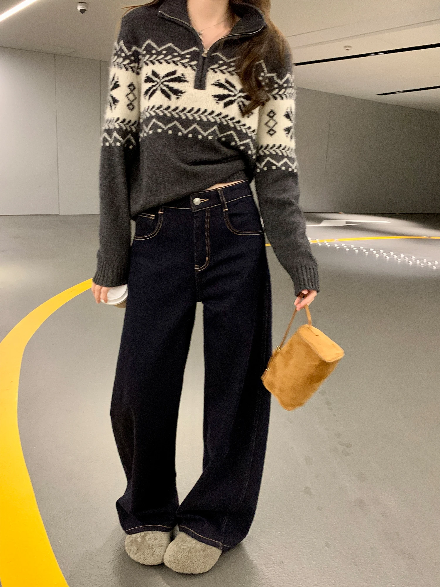 High Waist Thiened Velvet Pants Retro Slight Arc Wide Leg Jeans Women Winter American Sle Floor Length Trousers
High Waist Thiened Velvet Pants Retro Slight Arc Wide Leg Jeans Women Winter American Sle Floor Length Trousers